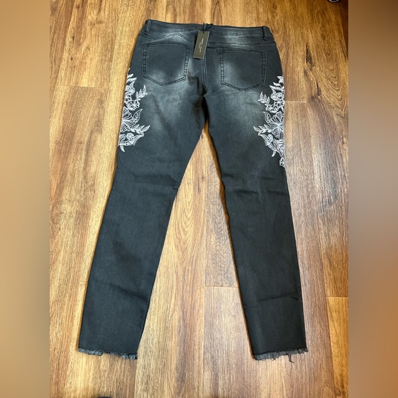 Romeo & Juliet Couture Black and White Skinny Jeans with Embroidery - Picture 7 of 9